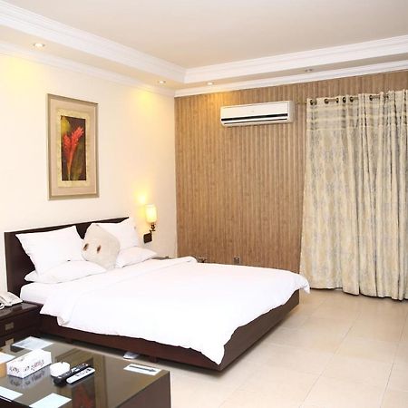 Safari Club 3 Bahria Town Ξενοδοχείο Ραβαλπίντι Εξωτερικό φωτογραφία