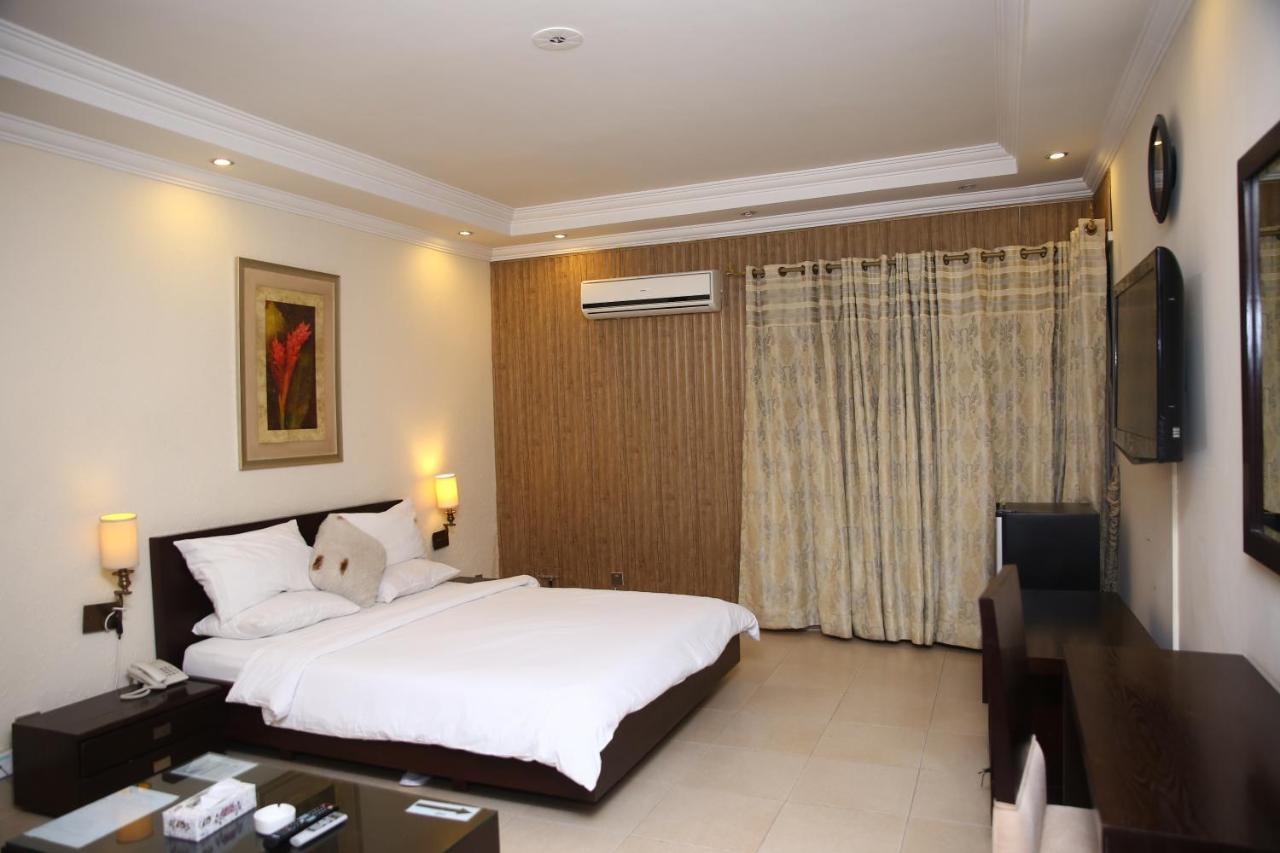 Safari Club 3 Bahria Town Ξενοδοχείο Ραβαλπίντι Εξωτερικό φωτογραφία